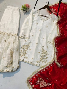 ชุดสาหรี่กะมีซดีไซน์เนอร์สุดหรูแบบสามชิ้น พร้อมงานปักกระจกและเลื่อมแท้ ผ้าไหมทันสมัย - Product Image 4