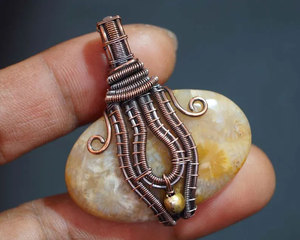 Pendentif artisanal en jaspe jaune, fil de cuivre antique, pierre précieuse naturelle, bijoux artisanaux - Product Image 4