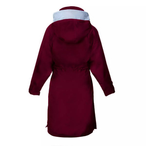 Abrigo largo para mujer con capucha extraíble, impermeable, para equitación, con opción de personalización. - Product Image 2