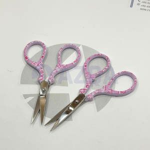 Ciseaux professionnels roses à motifs, en acier inoxydable de qualité supérieure, coupe-fil de précision pour broderie, couture et tailleur - Product Image 4