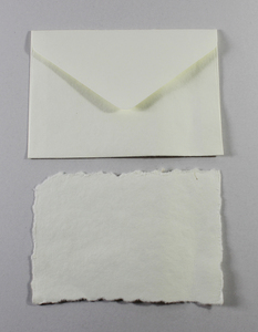 Carte personnalisée professionnelle 250 g/m² à bords festonnés avec enveloppe assortie, papier recyclé fait main à partir de fibres de coton - Product Image 2