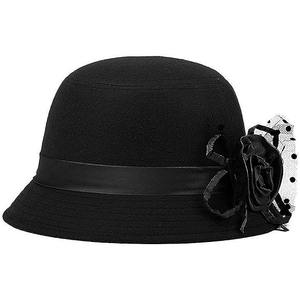Casquette Gavroche Noire Tendance pour Femme – Chapeau Baker Boy à Rayures Fines avec Anneau Métallique pour l'Extérieur et les Fêtes (Vente en Gros) - Product Image 1