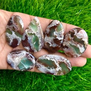Vente en gros de pierres précieuses naturelles Aquaprase en cabochon, formes variées, pour la fabrication de bijoux - Product Image 3