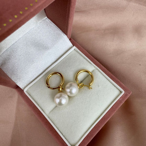 Pendientes de Plata S925 con Perlas de Agua Dulce Naturales de Acuicultura de Zhuji de 9-10 mm, Casi Perfectas, Redondas con Fuerte Brillo, Diseño de Hebilla para Oreja - Product Image 1
