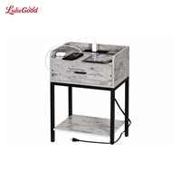 Table de chevet moderne en bois avec étagère de rangement et station de charge, table d'appoint compacte