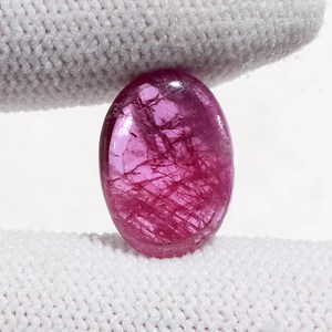 Rubis naturel non chauffé, cabochon ovale de 4,48 carats, pierre précieuse à jeu de couleurs - Product Image 4