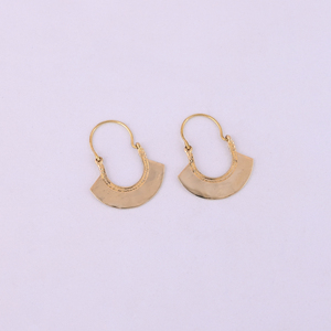 ต่างหูห่วงทรงโค้งทองเหลืองชุบทองทันสมัย ขนาด 57x30 มม. - Product Image 1