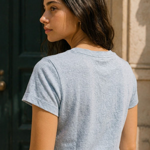 T-shirt en lin 100% 170GSM pour femme, style baby tee, antibactérien, écologique, personnalisable - Product Image 4
