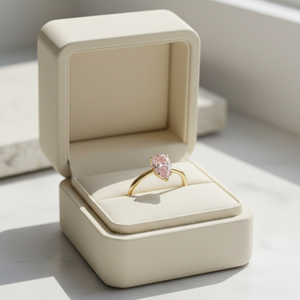 Anillo de Compromiso Solitario de Oro Amarillo de 18K con Diamante Rosa Pera Cultivado en Laboratorio, Certificado IGI, Diseño Moderno, Anillo de Regalo de Boda - Product Image 4
