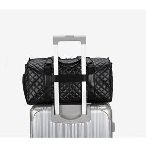 Sac de voyage matelassé noir en polyester SMART SHINE ENTERPRISES, modèle SSE-6306, capacité 30-40L, sac de sport avec bandoulière - Product Image 5