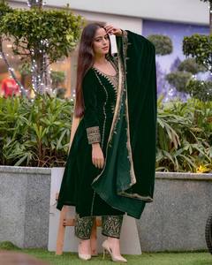 ชุดสัลวาร์ คามีซ ผ้ากำมะหยี่ปักลายประดับตกแต่งอย่างสวยงาม พร้อมผ้าคลุมไหล่แบบกลับด้านได้ สำหรับผู้หญิง เหมาะสำหรับงานแต่งงานและงานเทศกาล - Product Image 4