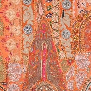 NOUVEAU Tapisserie murale en coton brodée style bohème JAIPUR, motif floral orange, carrée, pour décoration intérieure, art textile à suspendre - Product Image 4