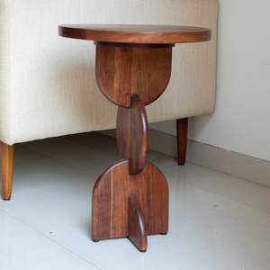 Mesa auxiliar clásica de madera maciza diseñada para complementar la decoración tradicional y moderna con la belleza atemporal del madera. - Product Image 5