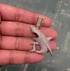 Colgante de Plata de Ley 925 Bañado en Oro con Moissanita Personalizada, Diseño de Tiburón, Estilo Hip Hop, Certificado de Lujo - Product Image 5