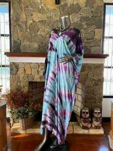 Vestido Kaftan Shibori Tie Dye Turquesa Tropical, Arte Vestible, Talla Única, Ajuste Holgado y Cómodo, Atuendo de Verano para Mujer - Product Image 3