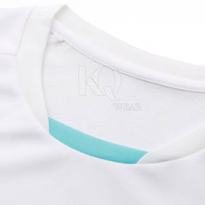 Tenue de football sportive urbaine en polyester, légère, respirante, séchage rapide, coupe confortable, idéale pour les séances d'entraînement en extérieur - Product Image 3