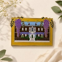 Maßgefertigter Anstecker aus Zinklegierung mit Hartemaille, Gotische Kathedralenarchitektur, Glyzinien-Gartenspiel, Vergoldet, Sammlerstück, Pyramiden- und Tiermotiv