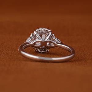 Anillo de compromiso con diamante cultivado en laboratorio, oro sólido de 14K, corte brillante redondo, engaste clásico con puntas, certificado IGI - Product Image 2