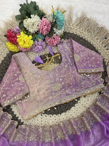 Sari Tradicional de Diseño Regal Jhal Fendy en Satén, con Borde Pesado de Lentejuelas de 3mm, Bordado en Satén, Elegante y sin Arrugas, Ideal para Bodas - Product Image 5