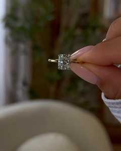 Bague de fiançailles en diamant 2 carats sertie à griffes en or 14 carats, solitaire allongé de laboratoire, certifié IGI, clarté VS+, couleur blanche D-E-F - Product Image 1