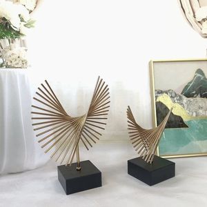 Objets décoratifs en métal audacieux, sculptures mettant en valeur la présence artistique dans les arrangements décoratifs - Product Image 6