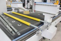 Routeur CNC M8 ATC 2500*1300mm avec 12 axes linéaires, magazine HQD9KW, servomoteur LNC Leadshine, vis Hiwin TBI et déchargement automatique pour le travail du bois