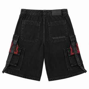 Shorts cargo Y2K noirs délavés personnalisés pour hommes, style streetwear ample en denim avec appliqués flamme rouge, strass et sangles en sangle. - Product Image 4