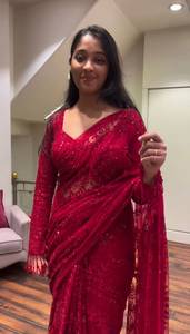 Sari en Faux Georgette avec Broderie de Créateur et Applique au Dos, Ornements en Dentelle, et Blouse Entièrement Cousue en Faux Georgette - Product Image 3