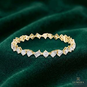 Pulsera de tenis de lujo chapada en oro macizo con diamantes cultivados en laboratorio de formas variadas, que incluyen corte de corazón ligero, corte de pera y corte marquesa, con piedras de enlace de fantasía mixta. - Product Image 3