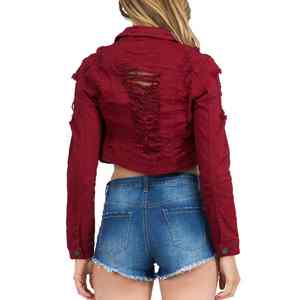 Obtenez ce look chic et robuste avec des détails usés et des ourlets effilochés conçus pour vous faire briller. Hauts en jean pour femmes. - Product Image 2