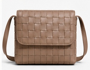 Sac bandoulière tissé Gravs pour femme, en cuir véritable de luxe, avec fermeture éclair, sangle réglable, style japonais vintage et tendance pour l'été - Product Image 1