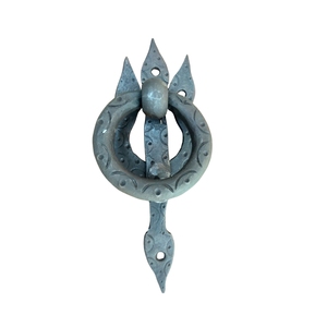 Bourrelier de porte vintage en fer forgé, rustique, en métal forgé à la main, anneau de porte antique noir en fonte pour porte en bois - Product Image 6