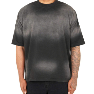 T-shirt délavé en coton premium, teinture au soleil, coupe ample et décontractée, tendance rétro streetwear. - Product Image 4