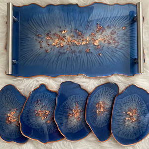 Ensemble de plateaux et de sous-verres en résine par A S CRAFT EXPORT d'Inde, plateau de style Love avec poignées pour la décoration de la maison ou comme cadeau - Product Image 1