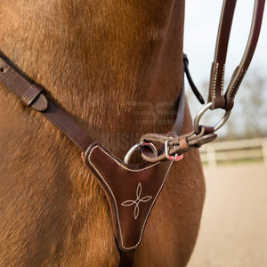 Harnais de poitrine pour cheval de haute qualité, confortable, conçu pour les séances d'équitation et les performances quotidiennes - Product Image 3