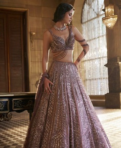 Lehenga Choli, Traje Tradicional Indio para Bodas, Bellamente Diseñado con Lentejuelas, para Ocasiones y Eventos Especiales para Mujeres - Product Image 1