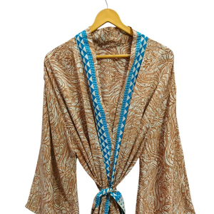 Kimono de seda Bridel con patchwork, túnica larga para cubrir el bikini, ropa de noche, hecho a mano, estilo vintage indio, kimono de sari de seda reciclada. - Product Image 1