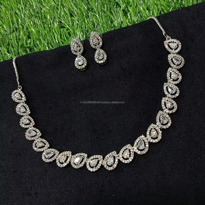 Ensemble de bijoux de mariée en diamant américain classique Collier et boucles d'oreilles en deux pièces pour mariage Style classique à la mode - Product Image 1