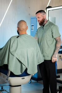 Capa de Peluquería Ecológica, Ligera, de Buena Calidad, Impermeable, para Adultos, Venta al Por Mayor - Product Image 3