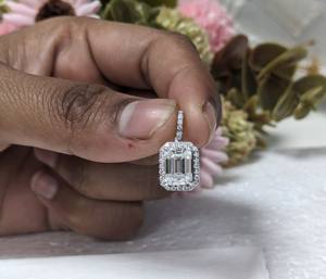 Colgante de Boda con Halo de Diamantes Cultivados en Laboratorio con Corte Esmeralda de 2 TCW, Oro Blanco Sólido de 14k para Joyería Femenina - Product Image 2