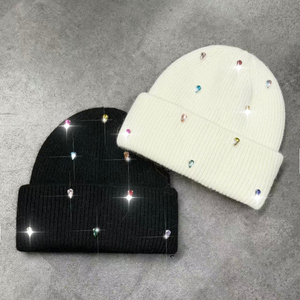 Gorro de Punto con Pedrería Blanca para Mujer, Gorro de Invierno Acrílico con Puño, Brillante y Bonito - Product Image 4