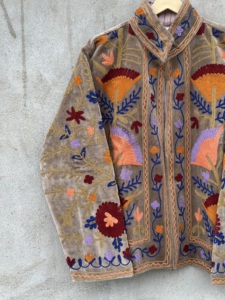 Blouson Bomber en Velours Brodé Suzani Multicolore Fait Main 100% Coton Respirant Écologique Réversible Unisexe Artisanat Folklorique - Product Image 4