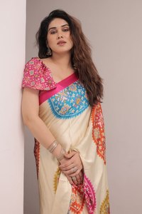 Sari imprimé numérique élégant avec franges, motif floral, pour soirée, imprimé artistique - Product Image 3