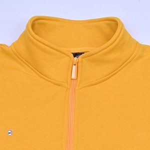 เสื้อสเวตเชิ้ตผู้ชายคุณภาพพรีเมียม สีเหลือง คอตั้ง ซิป ¼ ตัว ทรงปกติ ผ้าเฟรนช์เทอร์รี่ สีพื้น ใส่ได้ในฤดูใบไม้ร่วง พร้อมปรับแต่งได้ - Product Image 5