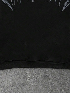 Vente en gros Sweat à capuche noir gothique pour homme, coupe oversize, en coton molletonné, avec logo imprimé sur le devant, manches classiques, style automne - Product Image 5