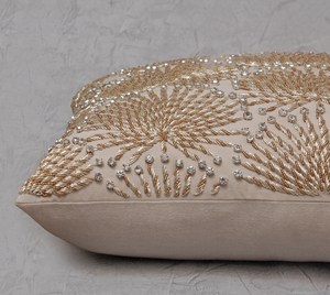 Housse de coussin brodée à la main à bas prix avec des détails de perles pour le salon, le canapé, la chaise d'appoint et la décoration de la chambre - Product Image 4