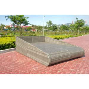 Tumbona de mimbre doble para exteriores con respaldo para muebles de jardín o uso de cama de día - Product Image 4
