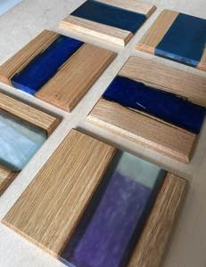 Ensemble de sous-verres ronds élégants en bois et résine, design moderne et minimaliste, antidérapants, pour table et dessous de plat - Product Image 3