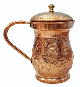 Cette carafe en cuivre vintage, gravée à la main, présente des motifs royaux et un look classique et authentique. Disponible au prix de gros. - Product Image 6