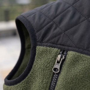 Gilet en polaire personnalisé avec tissu polaire doux, chaleur légère, coupe confortable, coutures durables et style moderne pour l'extérieur - Product Image 5